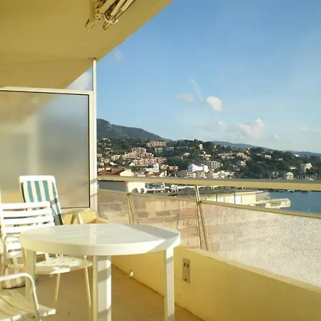 En Bord De Au Lavandou Avec Terrasse Et Vue Imprenable - Fr-1-308-170 Le Lavandou