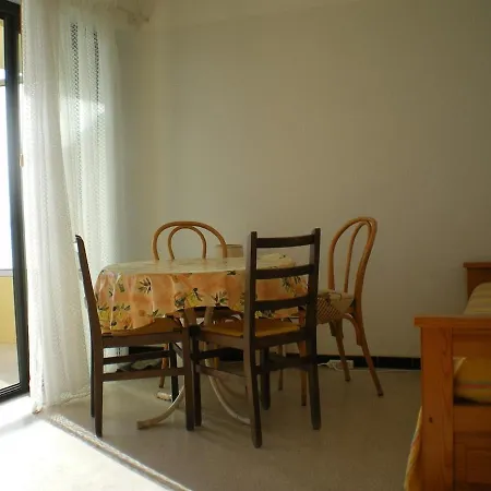 En Bord De Au Lavandou Avec Terrasse Et Vue Imprenable - Fr-1-308-170 *